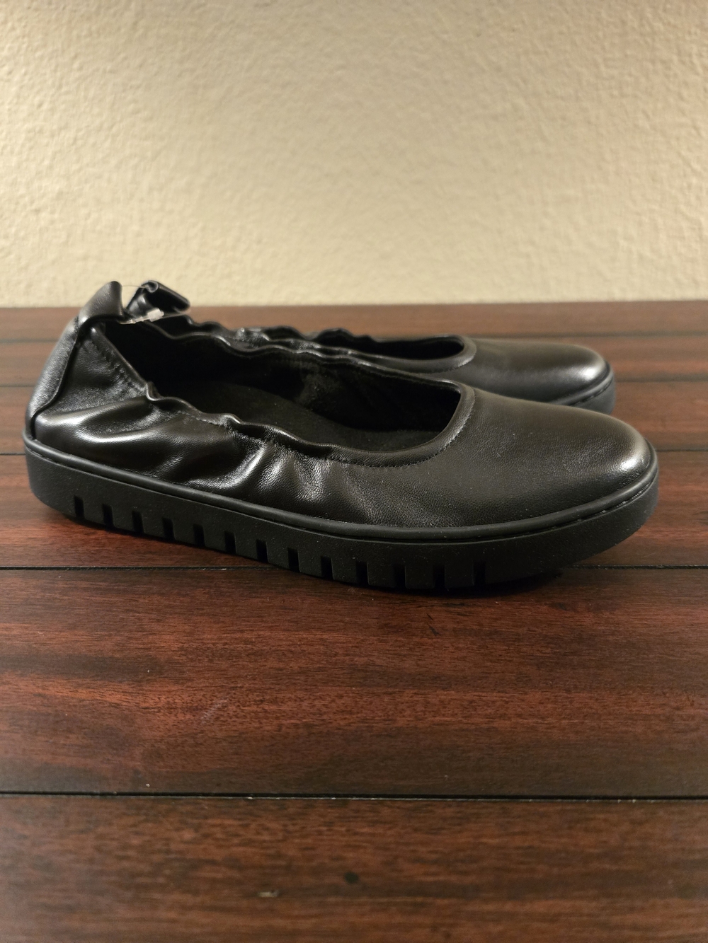 Vionic Black Leather Slip-On Comfort Flats